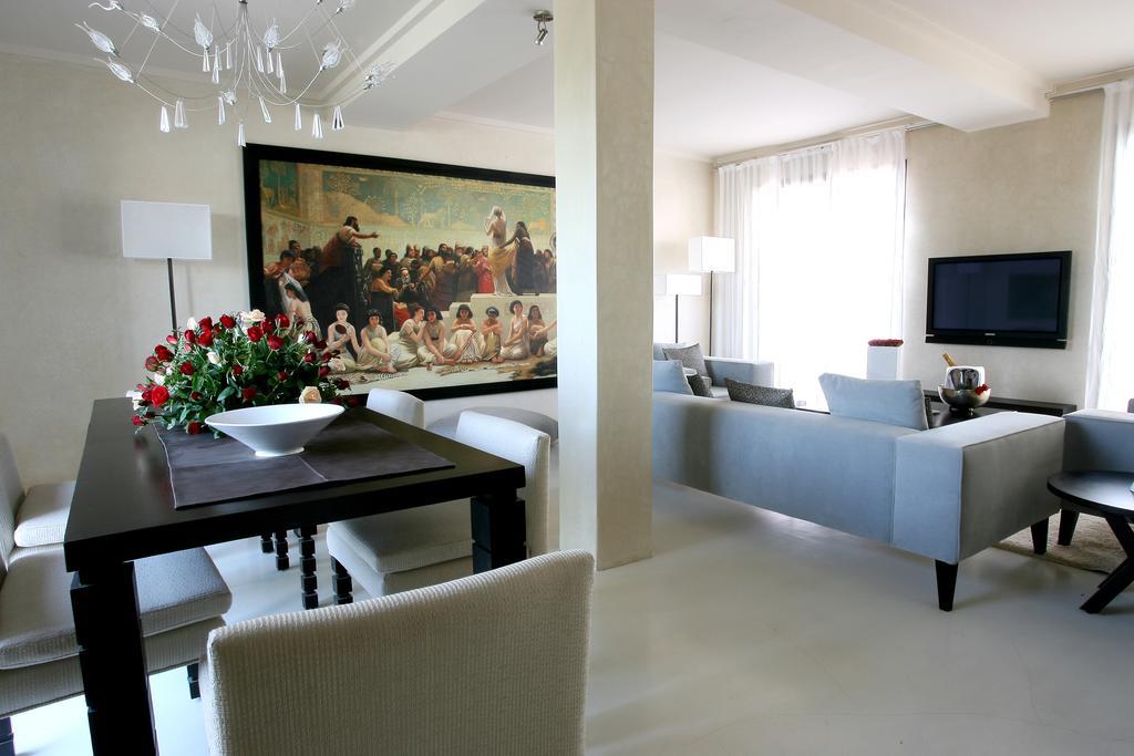 Les Jardins De La Koutoubia Hotel Marrakesh Cameră foto A living room in a house
